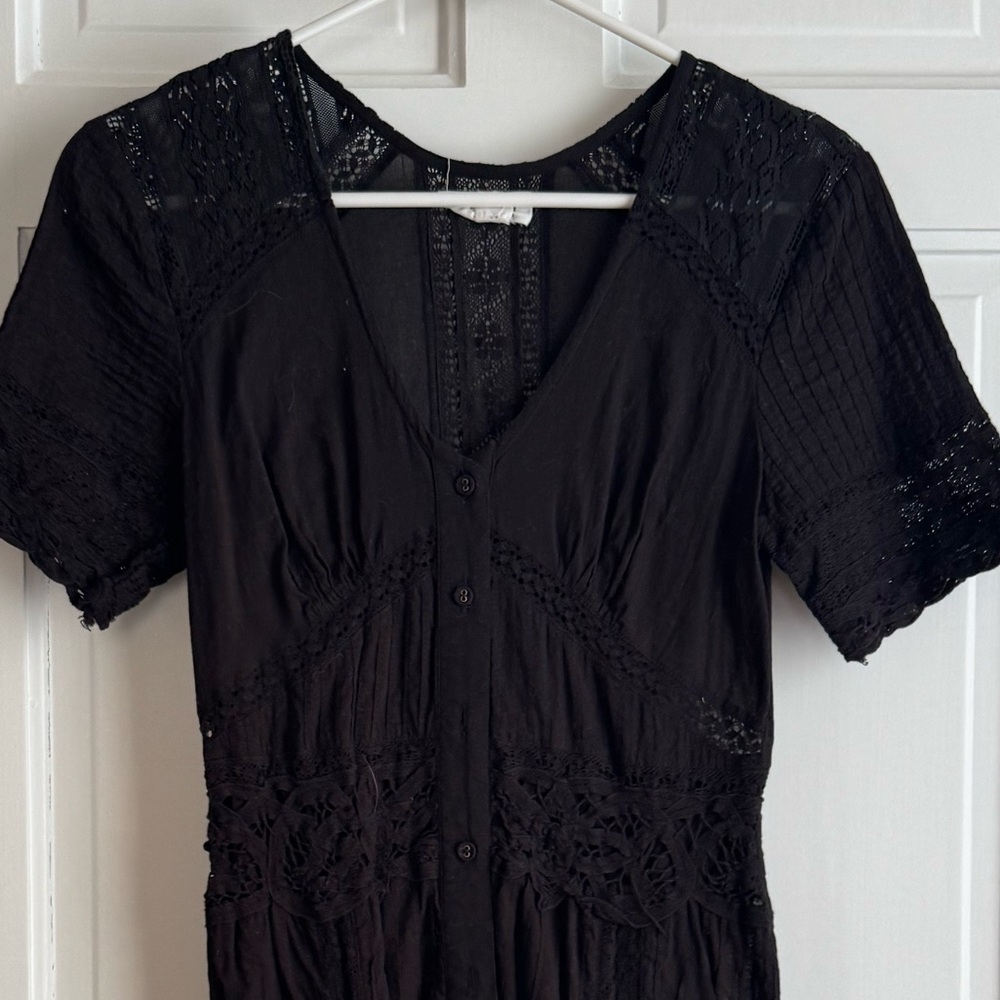 Velvet by Graham & Spencer Black Lace short Sleeve Dress